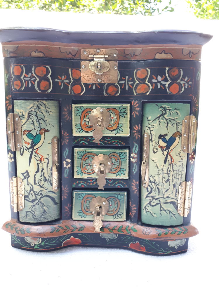Petite armoire ou coffret �  bijoux Japonais 150 Montigny-Lencoup (77)