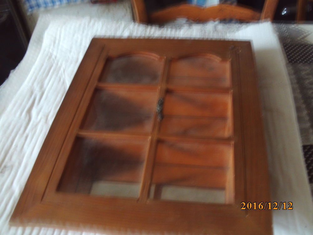 Petite armoire 20 �perlecques (62)