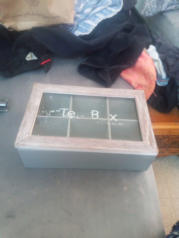 Petite bo�te en bois avec 6 compartiments 10 Guyancourt (78)