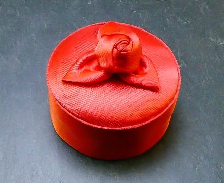 Petite boite (neuve) en tissus. 10 Montargis (45)