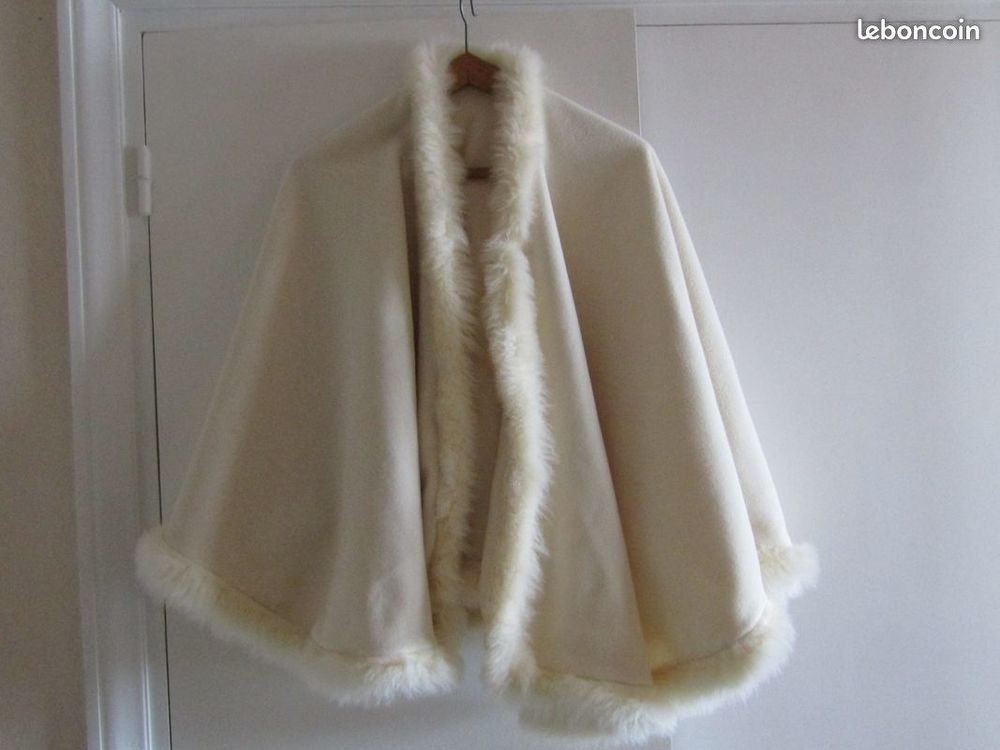 PETITE CAPE. 80 Villerest (42)