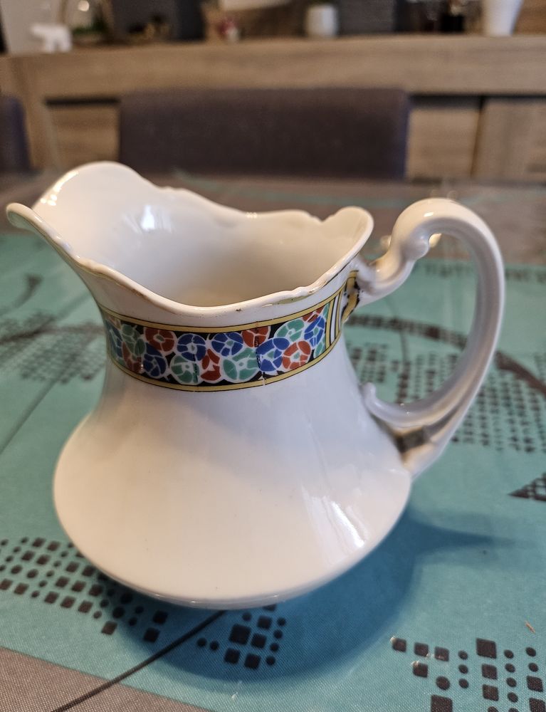 petite carafe ou pot � lait 18 Cormeilles-en-Parisis (95)