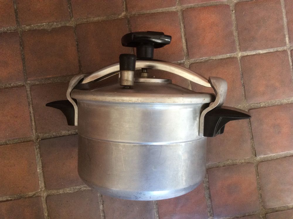 Petite cocotte minute SEB 4L 10 Courbevoie (92)