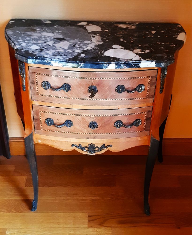 Petite commode Louis XV en marqueterie � 2 tiroirs vers 1950 450 Thionville (57)