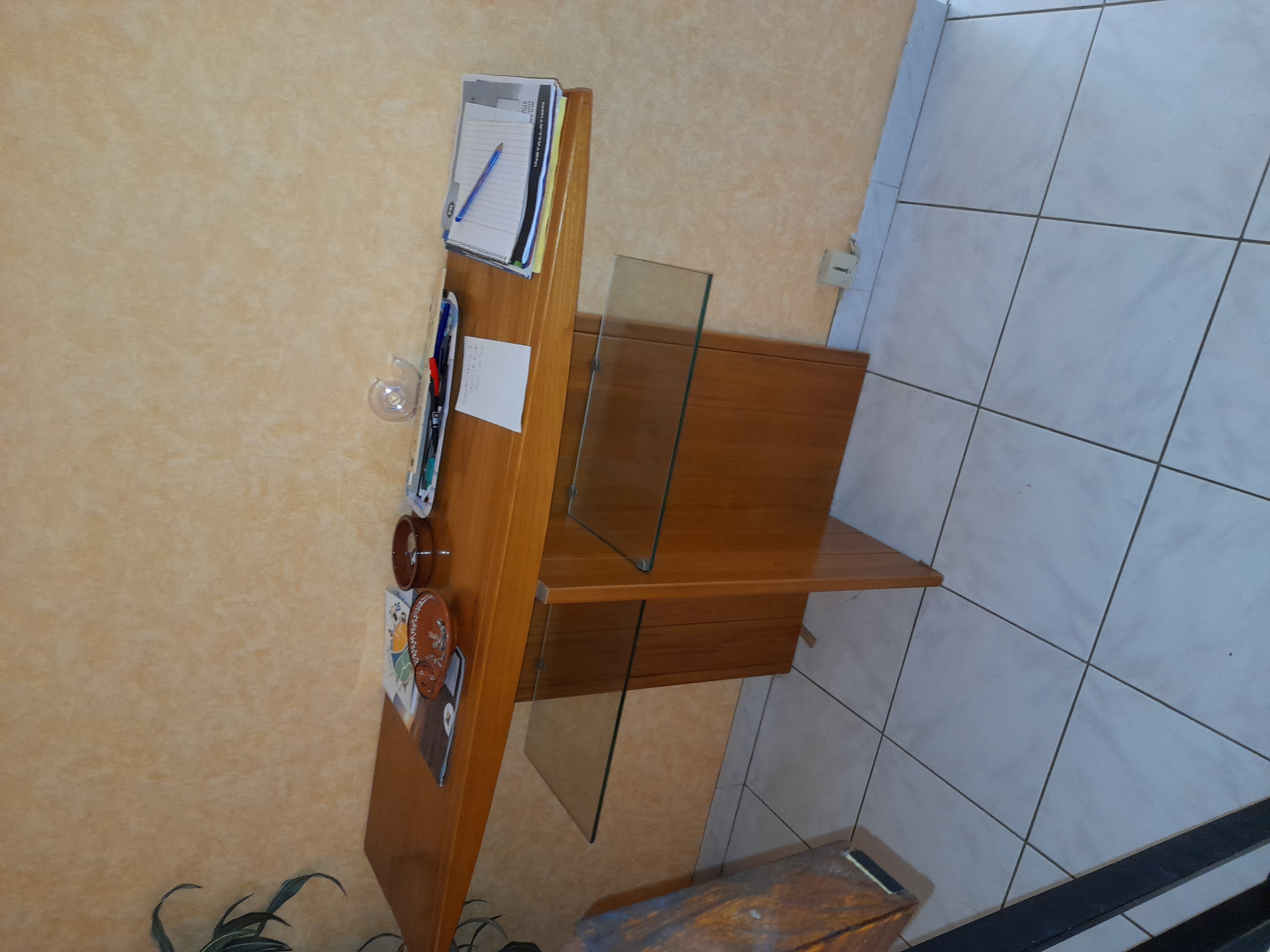 Petite console bois verre
30 Villeneuve-Tolosane (31)