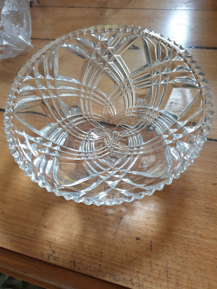 Petite coupe atypique en cristal sur 3 pieds 10 Mouxy (73)