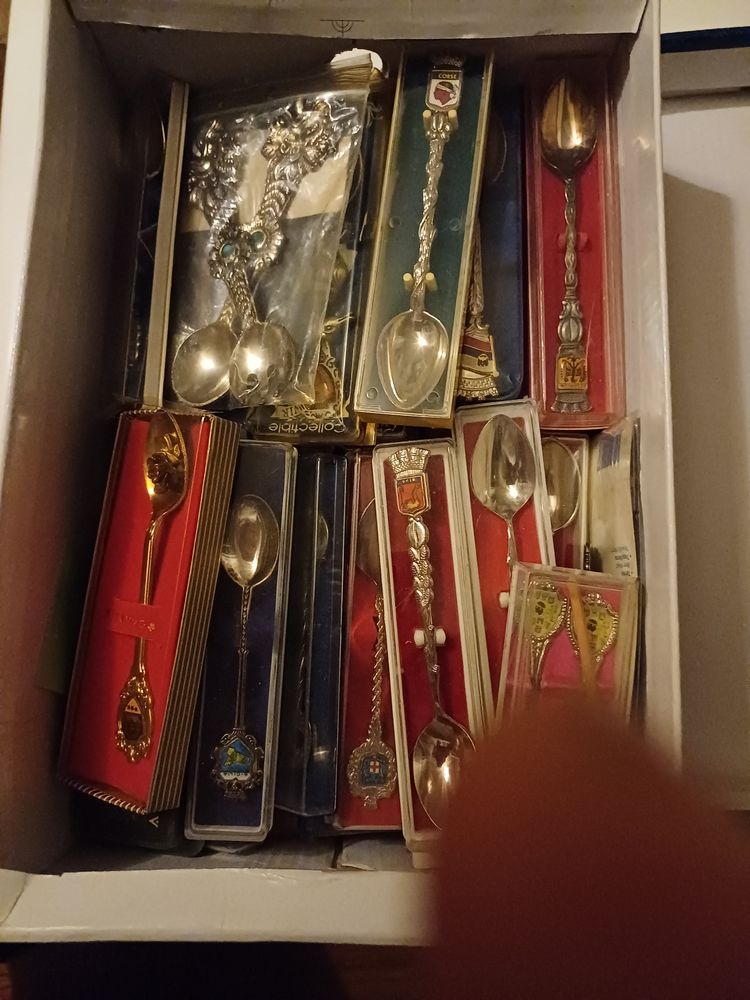 Petite cuill�re de collection neuve d�tour les pays 100 Villefranche-sur-Sa�ne (69)