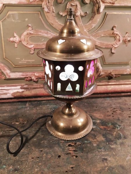 Petite Lampe Veilleuse Orientaliste Laiton Verre Vitrail. 45 Loches (37)