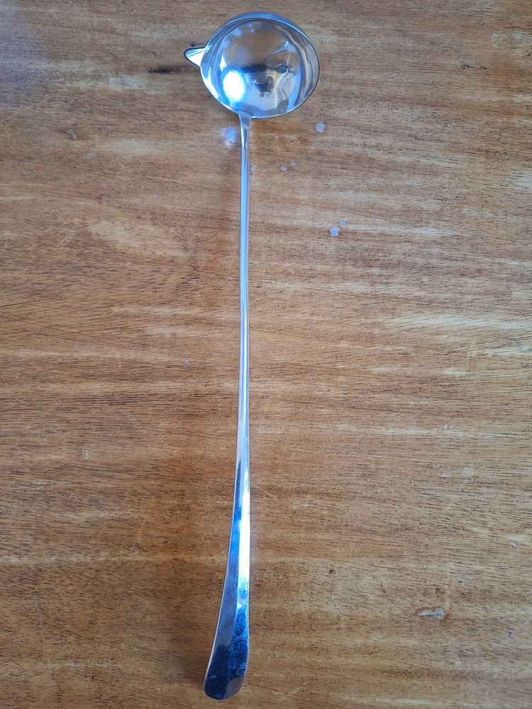 Petite louche Ercuis avec bec verseur en m�tal argent� 20 Marseille 7 (13)