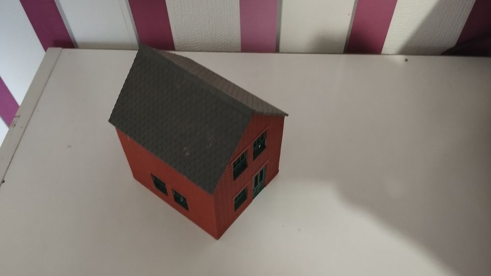 Petite maison en plastique Ho 7 Vire (14)