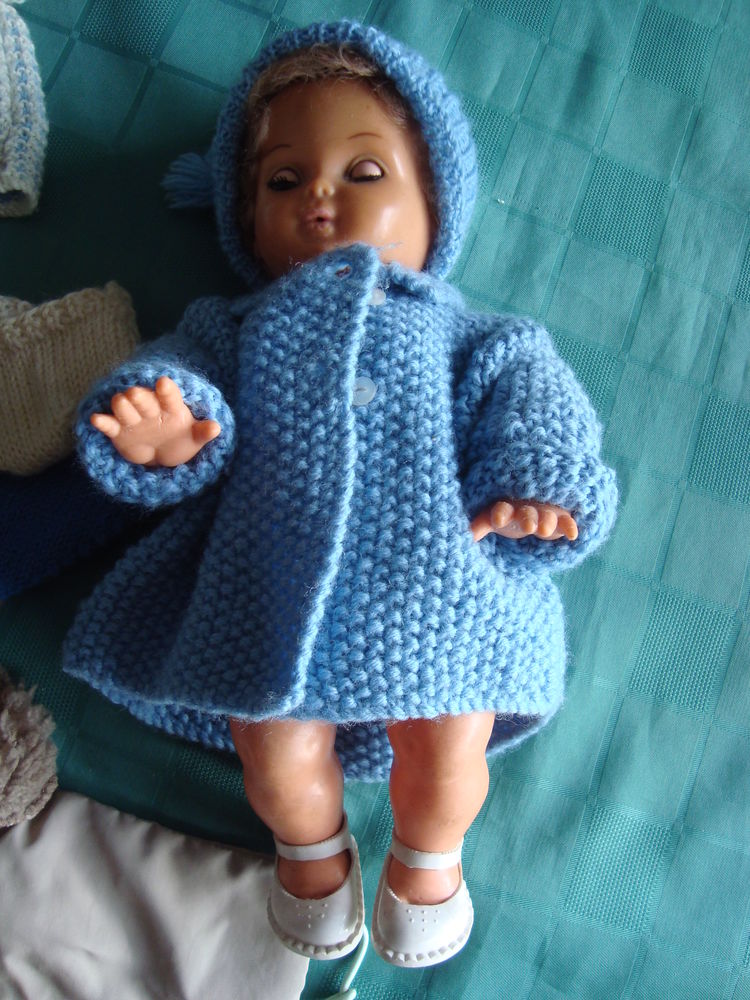 PETITE POUPEE ANCIENNE AVEC SES VETEMENTS
ANNEE  1950/60 25 Villev�que (49)