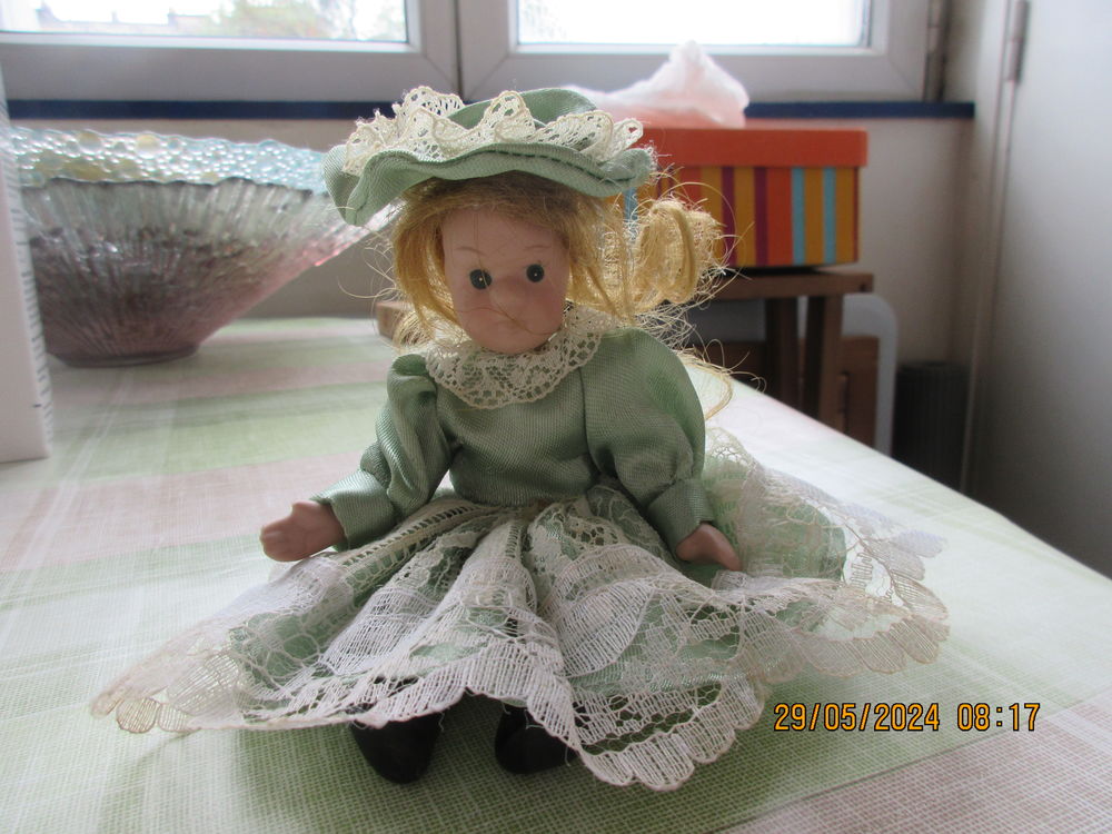 petite poup�e ancienne 8 Paris 14 (75)