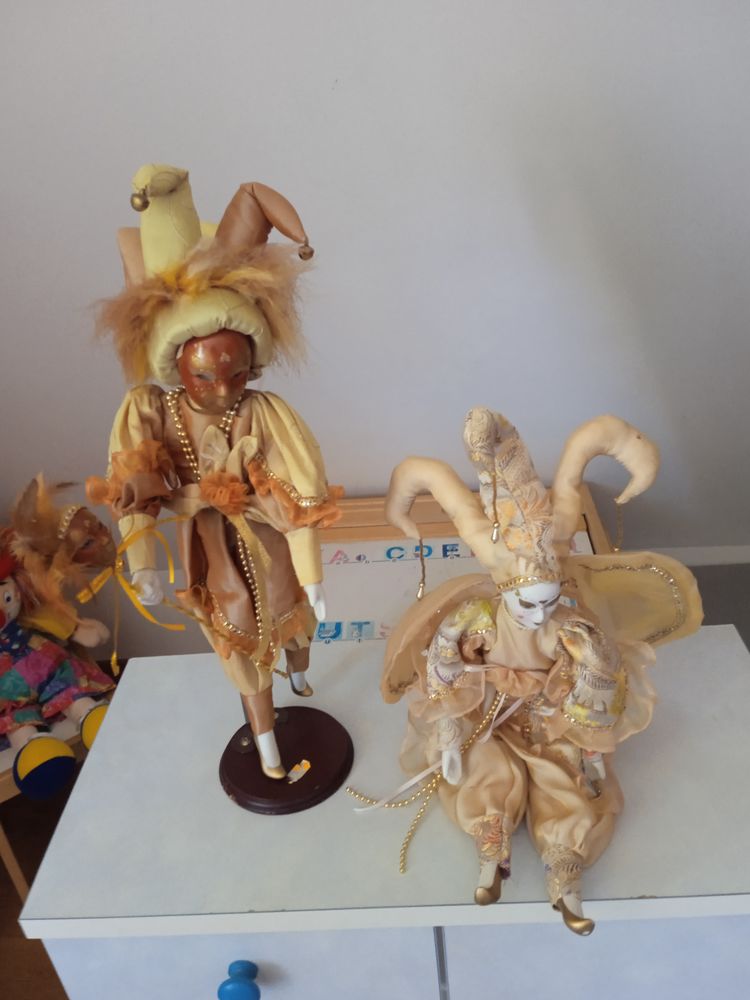 Petite poup�e porcelaine style carnaval de Venise 15 Arpajon-sur-C�re (15)
