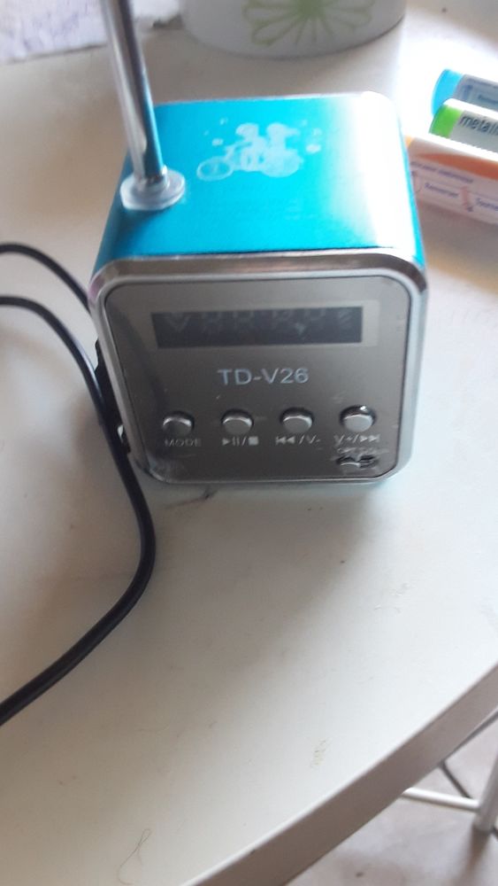 petite radio avec le cable chargeur 5 Fr�jus (83)