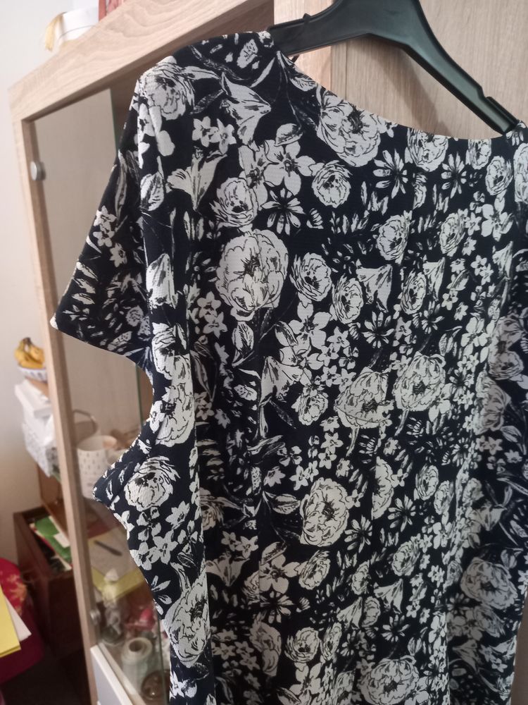 Petite robe 10 Paris 14 (75)