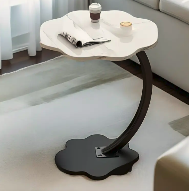 Petite table d'appoint blanche ? forme fleur �l�gante et ori 36 Lyon 1 (69)