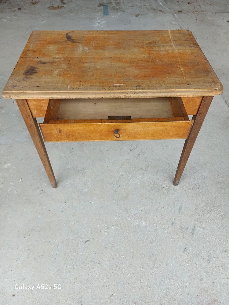 Petite table avec tiroir L85 cm l 55 cm H 73cm 10 Cosne-Cours-sur-Loire (58)
