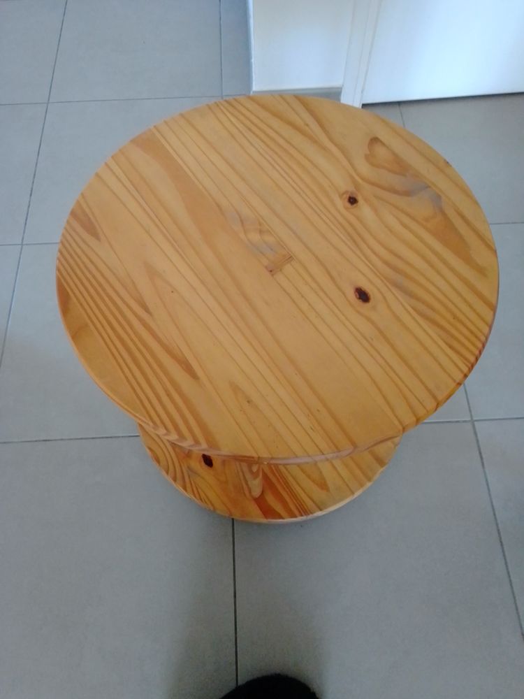 Petite table basse en pin massif 10 Saint-Rapha�l (83)