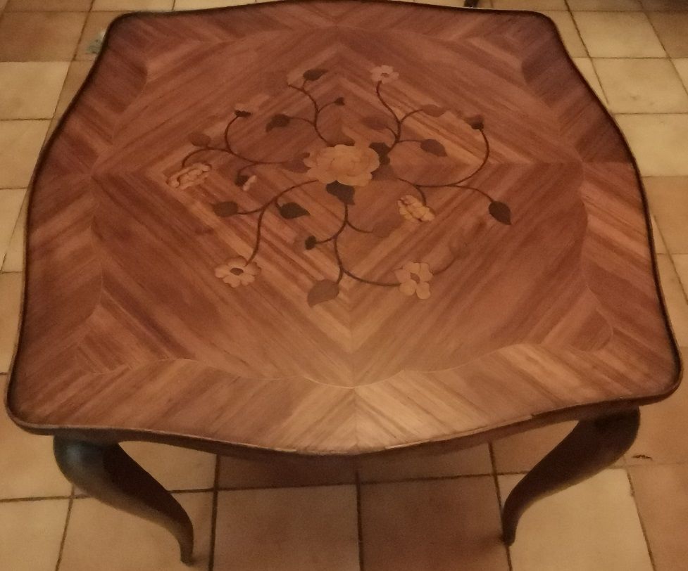 Petite table basse de forme carr�e style Louis XV
30 Caz�res (31)