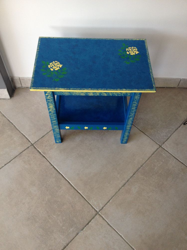 Petite table en bois peint 8 Illiers-l'�v�que (27)