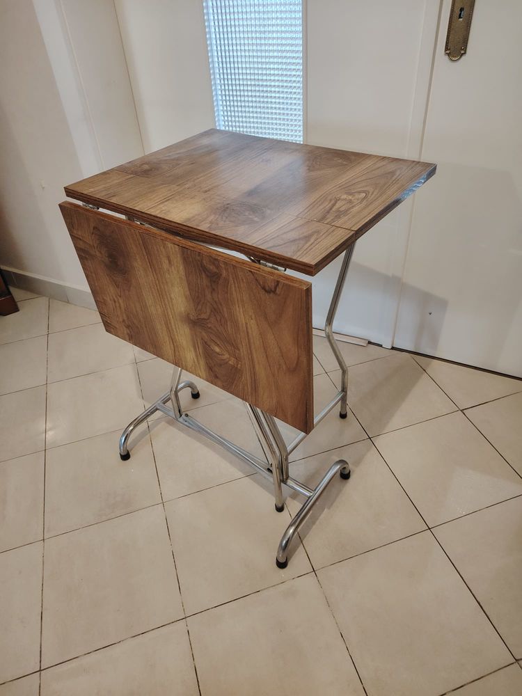 Petite table en bois pliante 45 Divonne-les-Bains (01)