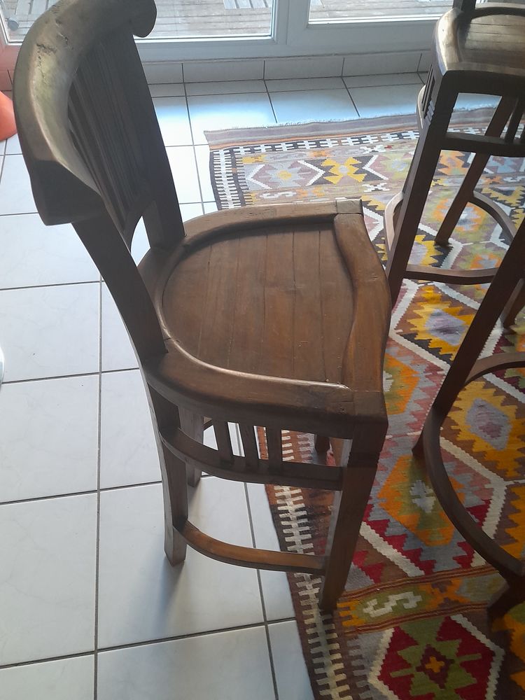 PETITE TABLE DE BAR ET 2 CHAISES HAUTES 150 Lyon 3 (69)