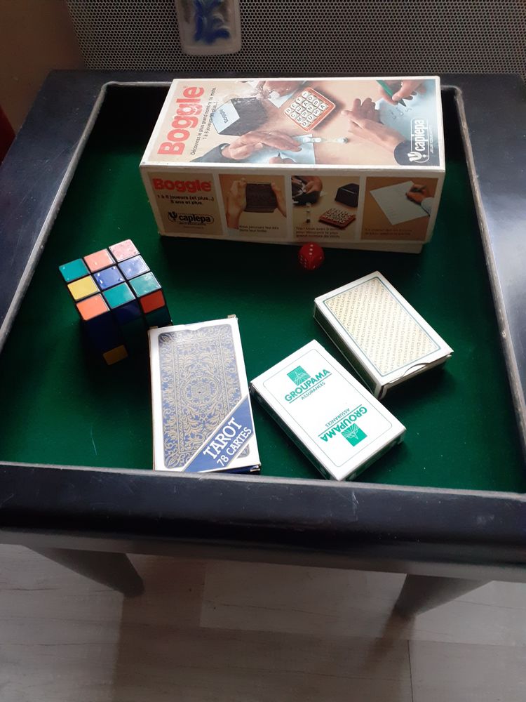  petite table de jeux bois 
0 Courmemin (41)