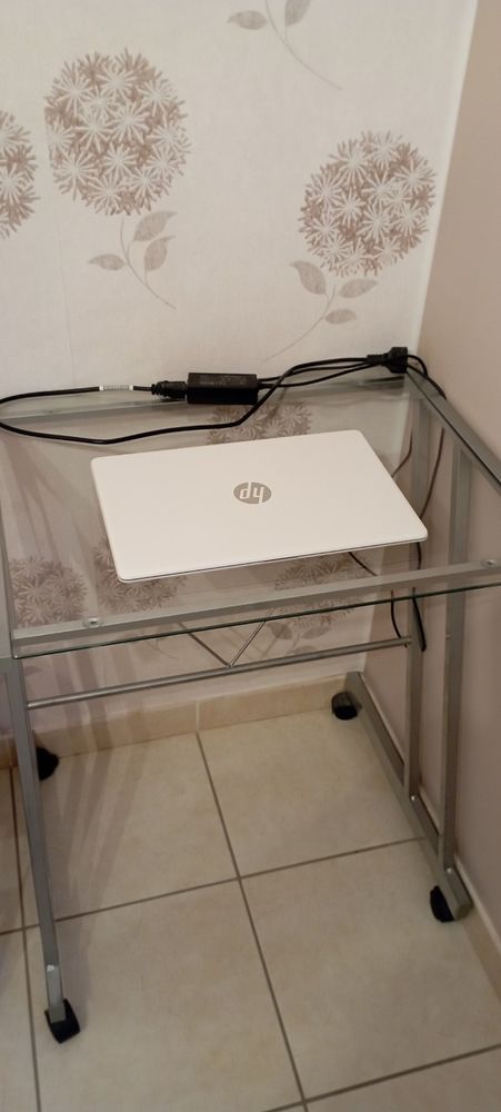 petite table ordinateur 25 Th�zan-l�s-B�ziers (34)