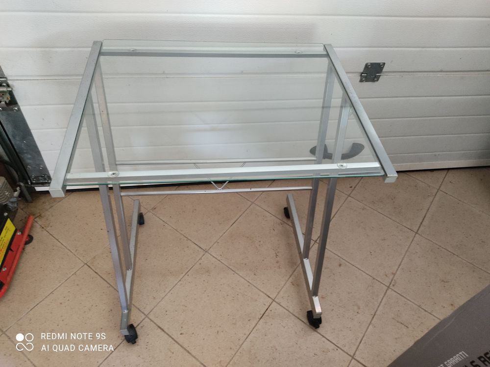 Petite table ordinateur o� autre
25 Claye-Souilly (77)