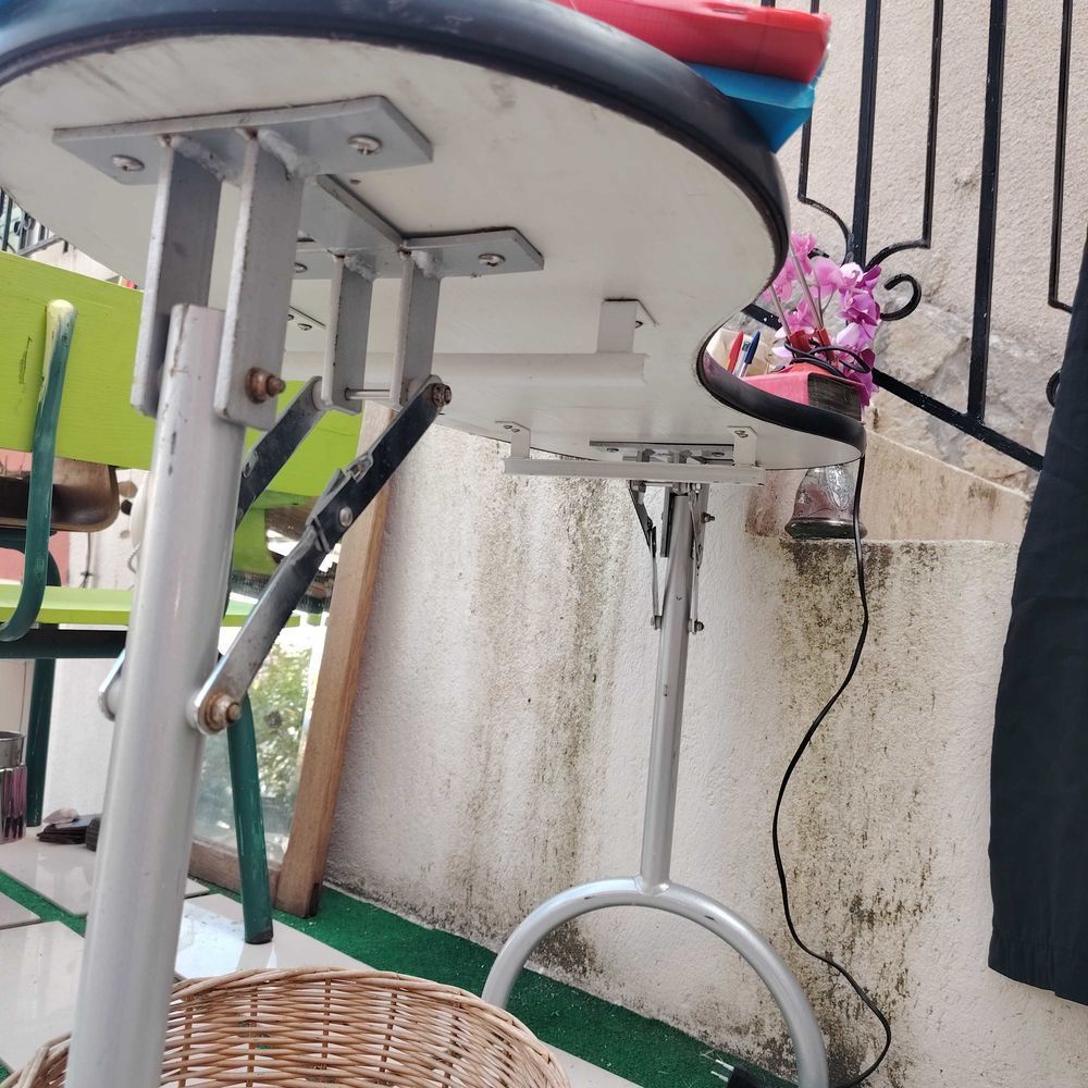 PETITE TABLE PLIANTE POUR CONSOLE BUREAU GUERIDON 10 Revest-les-Roches (06)