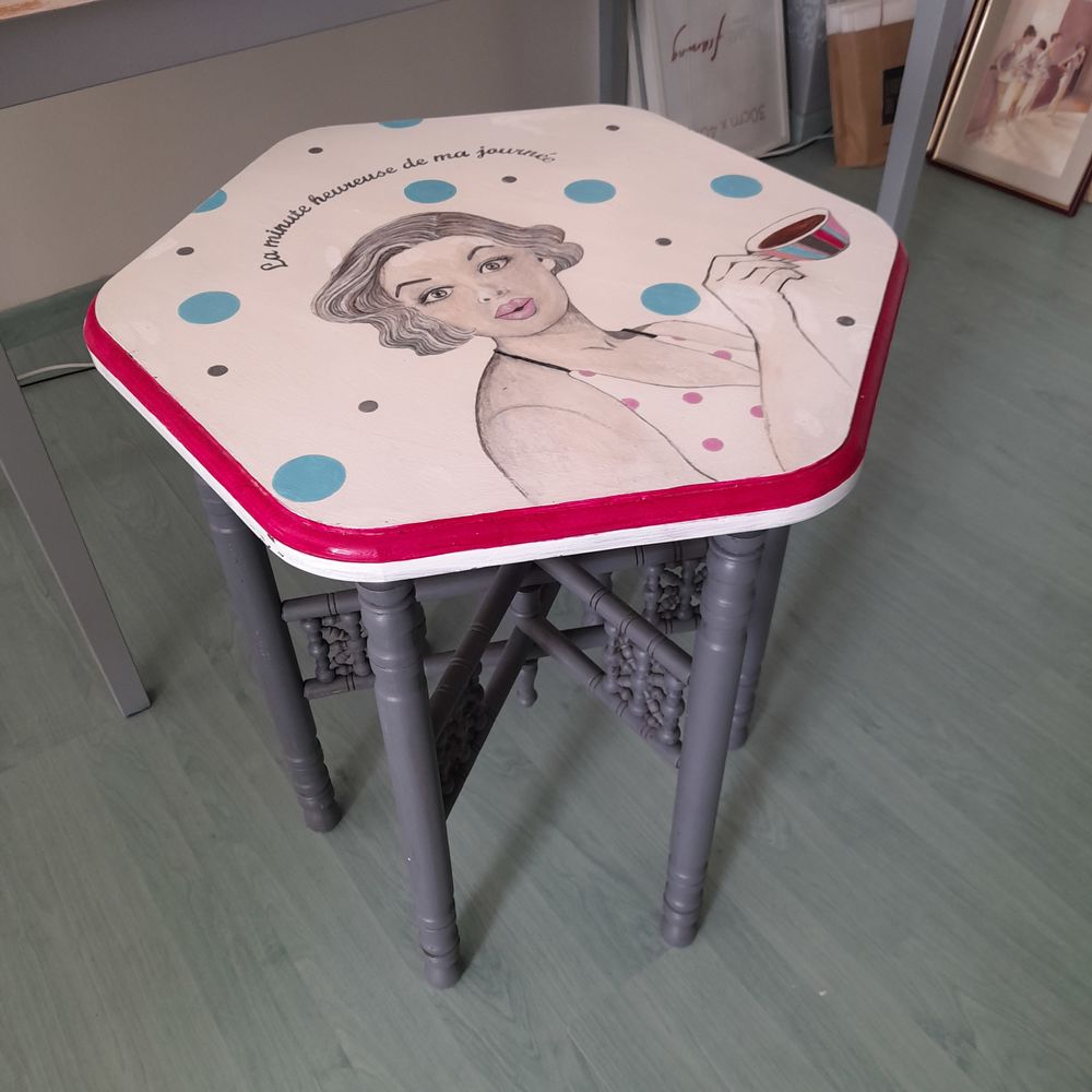 Petite table relook�e pin up 20 Saint-Urbain (85)