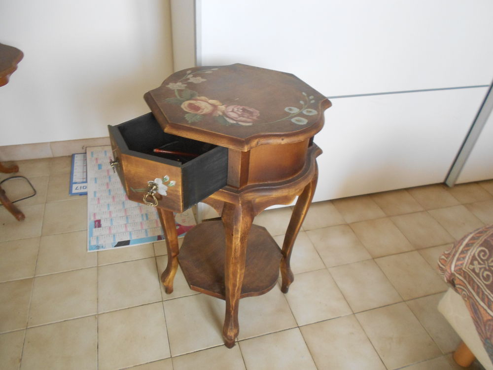 petite table ronde 40 Brioux-sur-Boutonne (79)