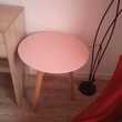 Petite table rose pieds bois diamètre 50 hauteur 58 bout de  18 Salaise-sur-Sanne (38)