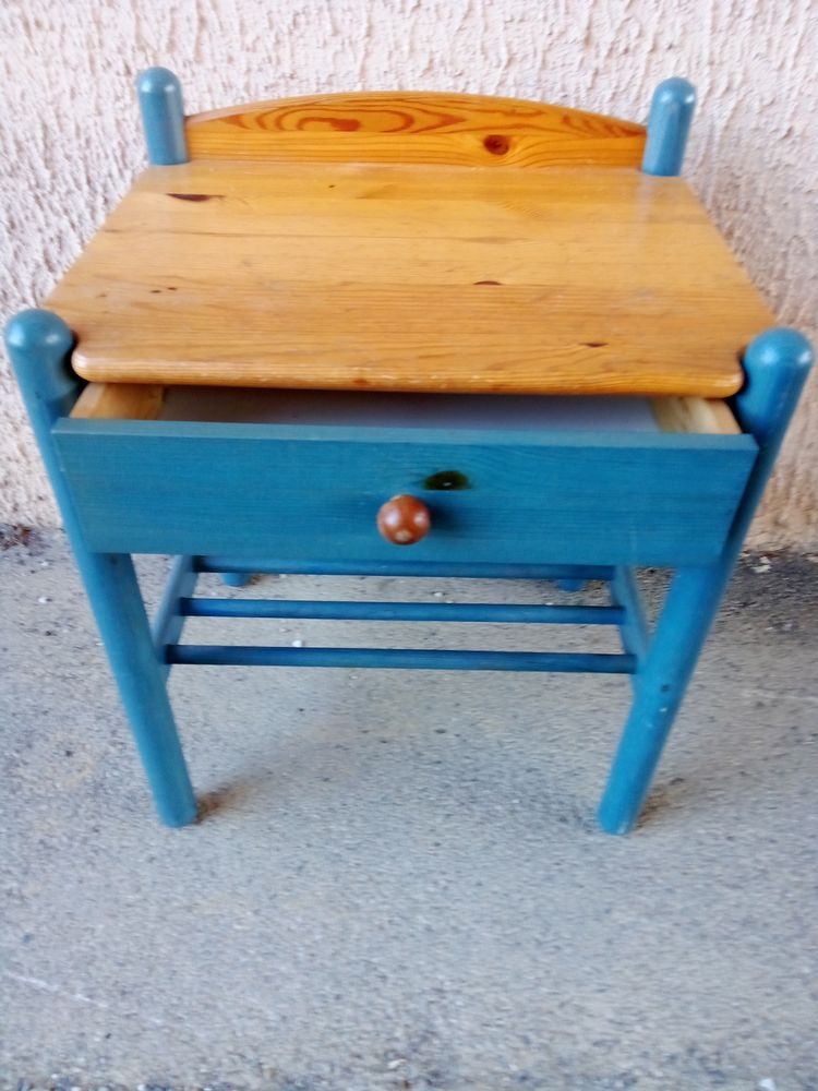 une petite table 20 Bormes-les-Mimosas (83)