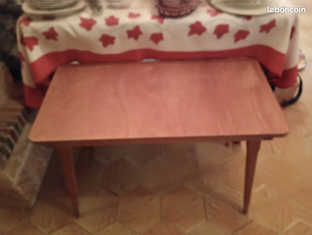 Petite table 10 Moret-sur-Loing (77)