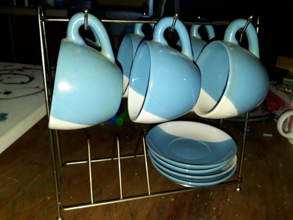 Petite tasse �  soucoupe avec support de rangement 4 Meaux (77)