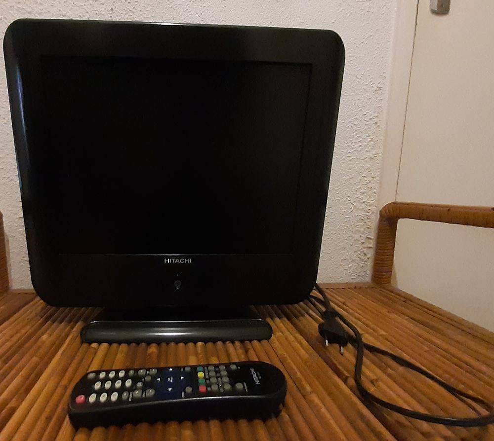 Petite t�l� d'appoint 36cm. 8 Pau (64)