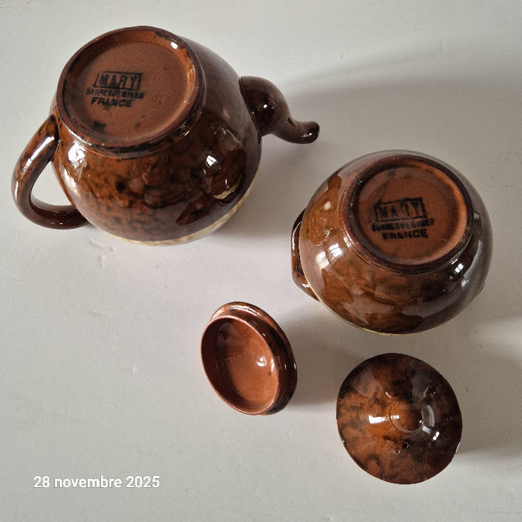 petite th�i�re, cafeti�re, le titre de votre objet. 35 Saumur (49)