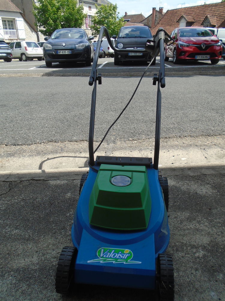 PETITE TONDEUSE A GAZON 50 Gramat (46)