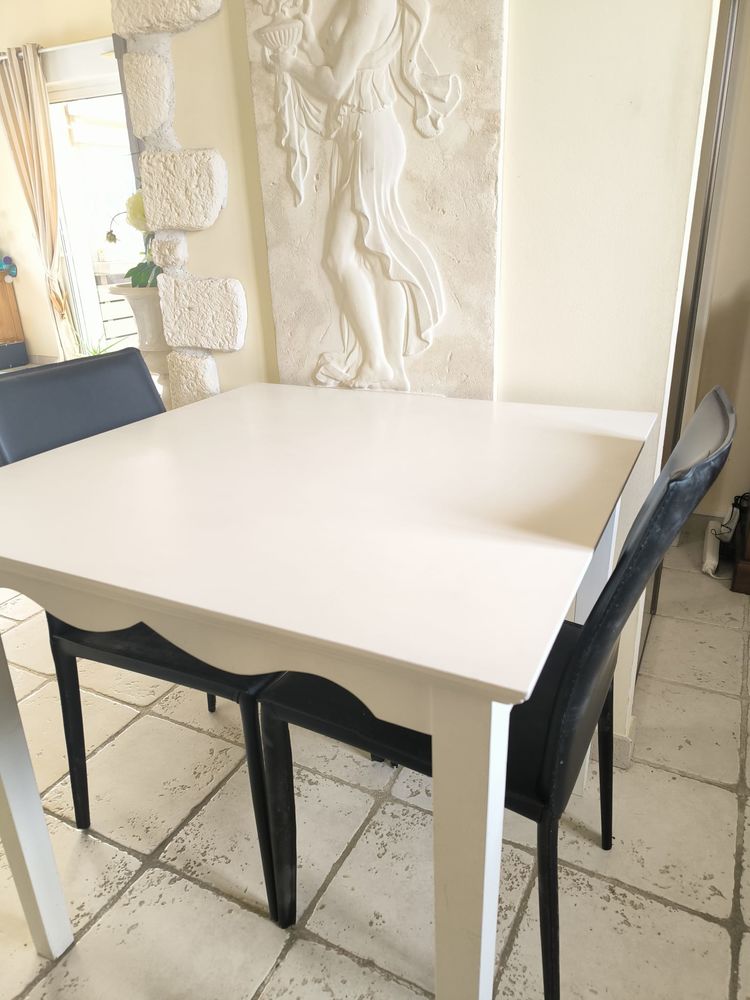 Petite tzble en bois 50 Fouras (17)