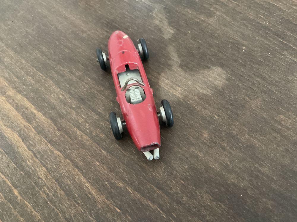 Petite voiture Ferrari, tr�s ancienne pour collection. 20 Saint-Gratien (95)