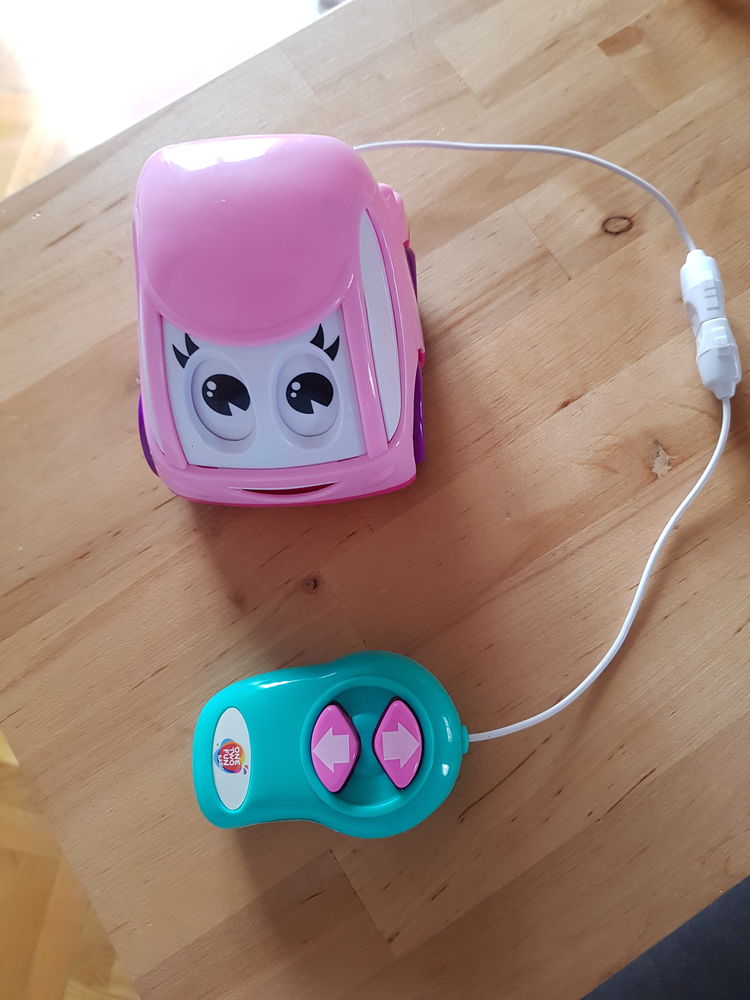 Petite voiture t�l�command�e � fil 5 Guyancourt (78)