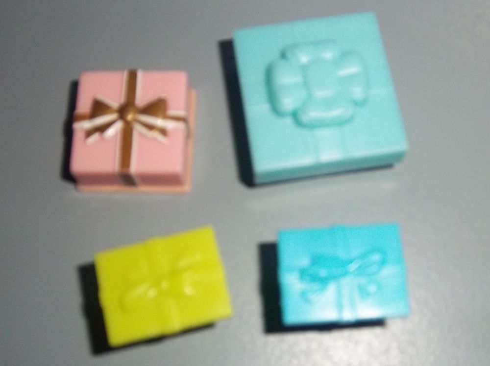 4 Petites boites cadeau Barbie 2 Colombier-Fontaine (25)