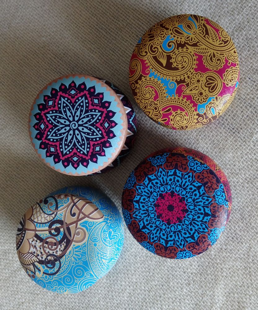 4 petites bo�tes rondes 12 La Courneuve (93)