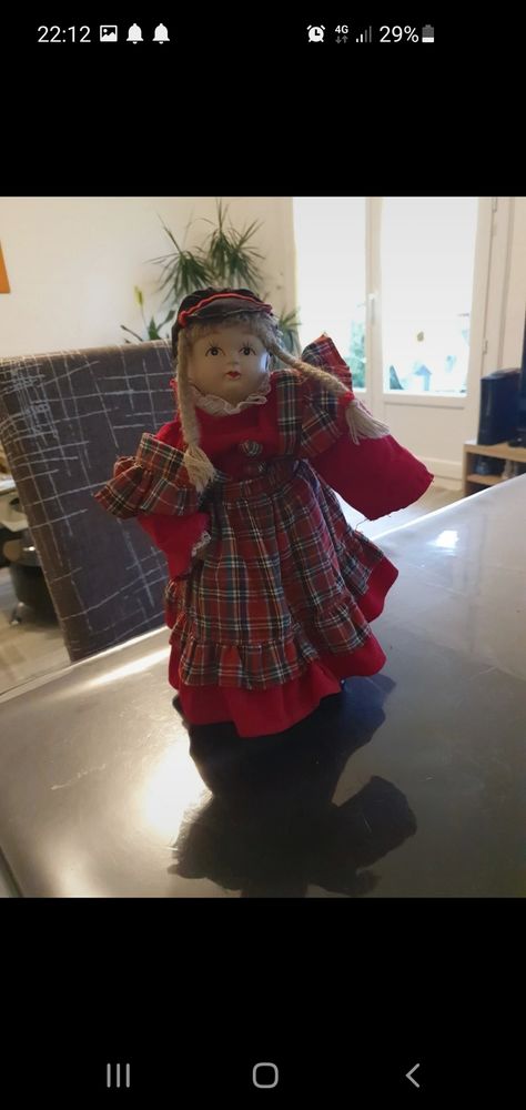 Petites poup�es en porcelaine et clown 4 Missillac (44)