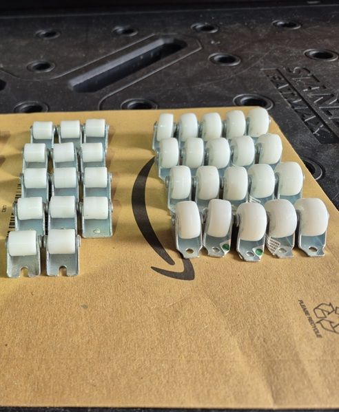 Lot de 34 petites roulettes neuves 20 Mimizan (40)