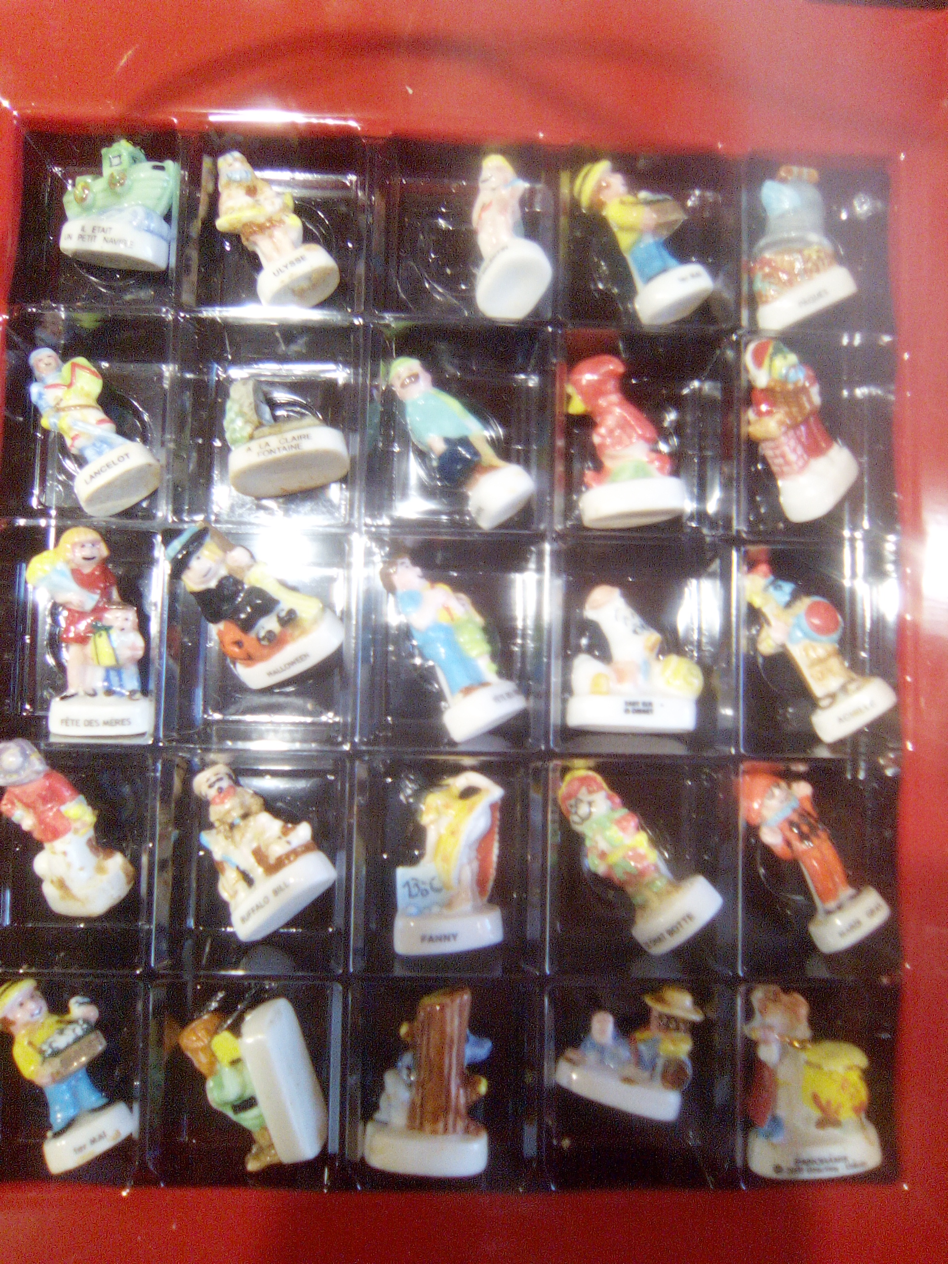 Petites statuettes porcelaine 15 La Destrousse (13)