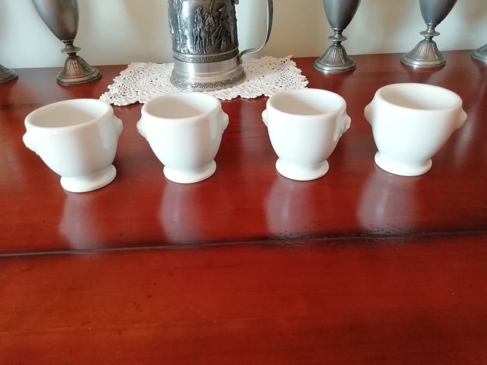 4 petites tasses à café blanches 8 Lésigny (77)