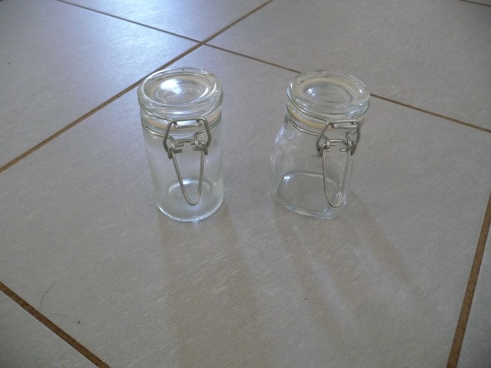 2 petits bocaux en verre 10 Celles-sur-Belle (79)