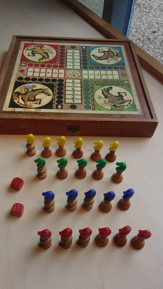 Jeu de petits chevaux en bois 35 Mougins (06)